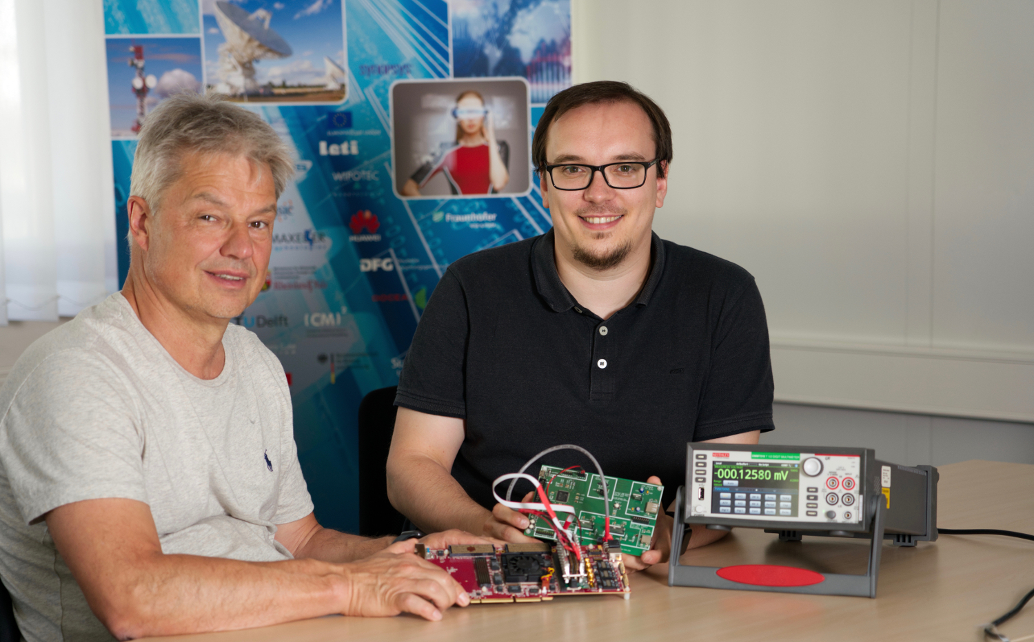 Prof. Dr. Norbert Wehn (TU Kaiserslautern) und Dr. Matthias Jung (Fraunhofer IESE) erforschen das effiziente Speichern von großen Datenmengen im Kontext „autonomes Fahren“.