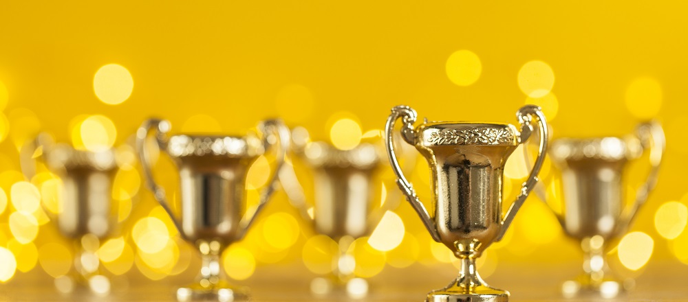 Leistungszentrum erzielt Spitzenposition, Symbolbild mit goldenem Pokal