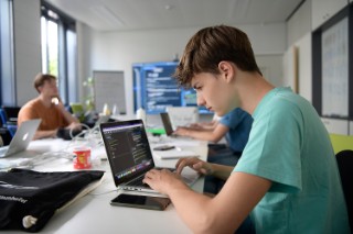 In der Gruppe »Woher der Blitzer weiß wer du bist« ist auch programmieren angesagt.